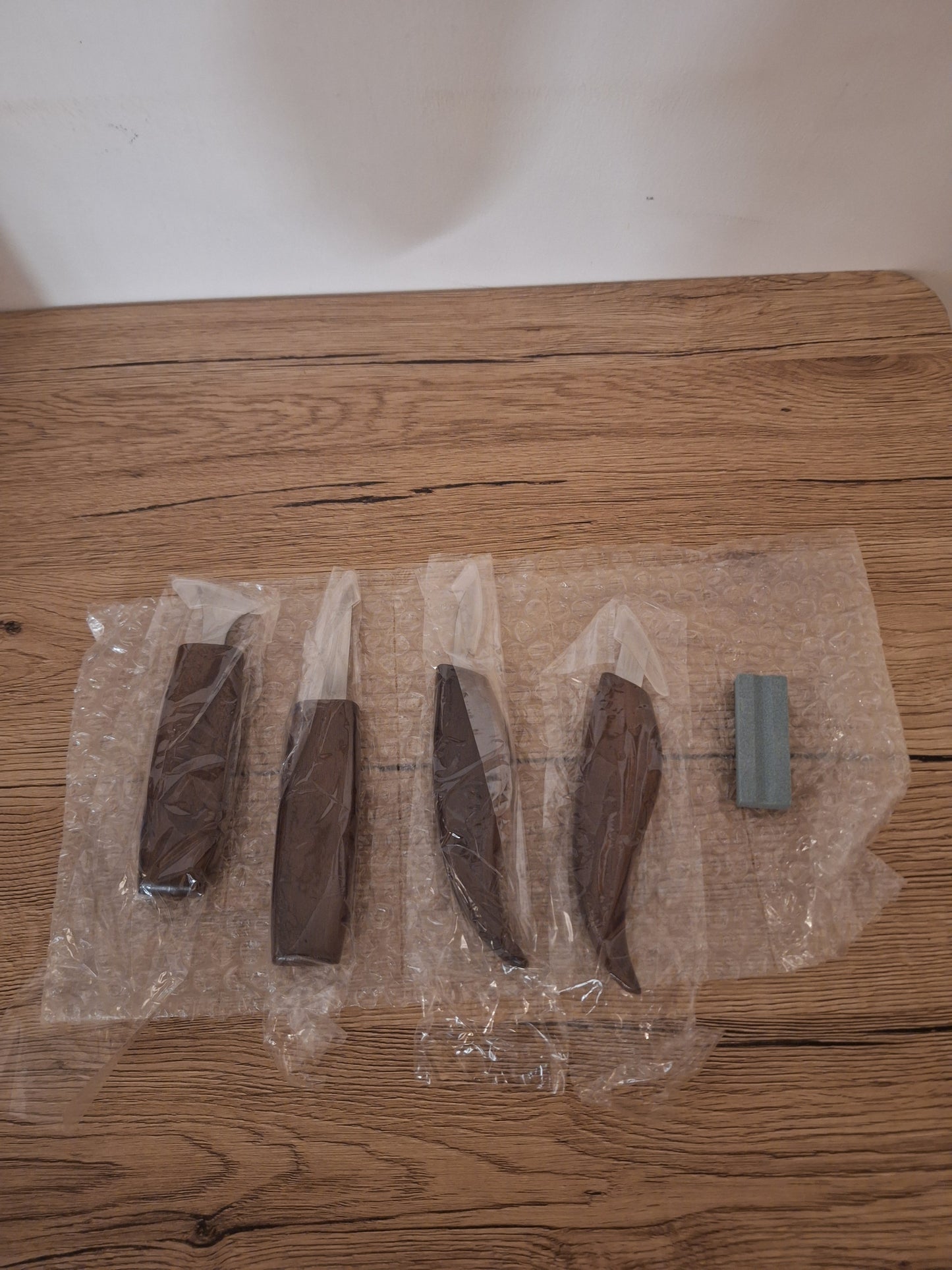 Wood Carving Kit - 4 Chrome-Vanadium Steel Knives + Sharpener