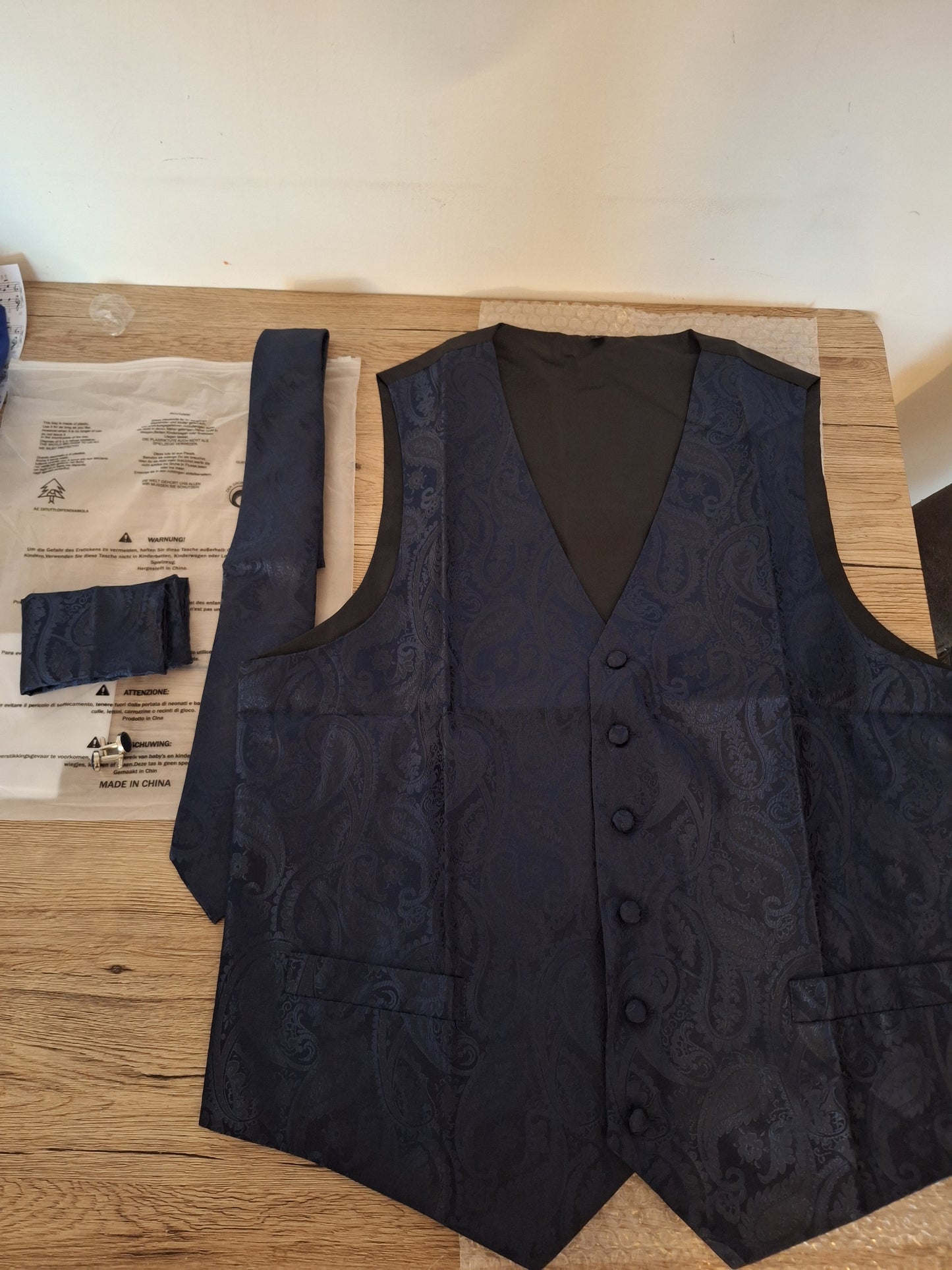 Ensemble Gilet + Cravate + Mouchoir + Boutons de manchette – Bleu profond, taille L