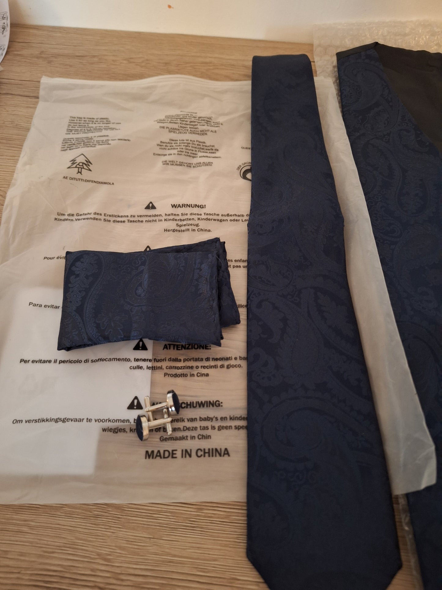 Ensemble Gilet + Cravate + Mouchoir + Boutons de manchette – Bleu profond, taille L