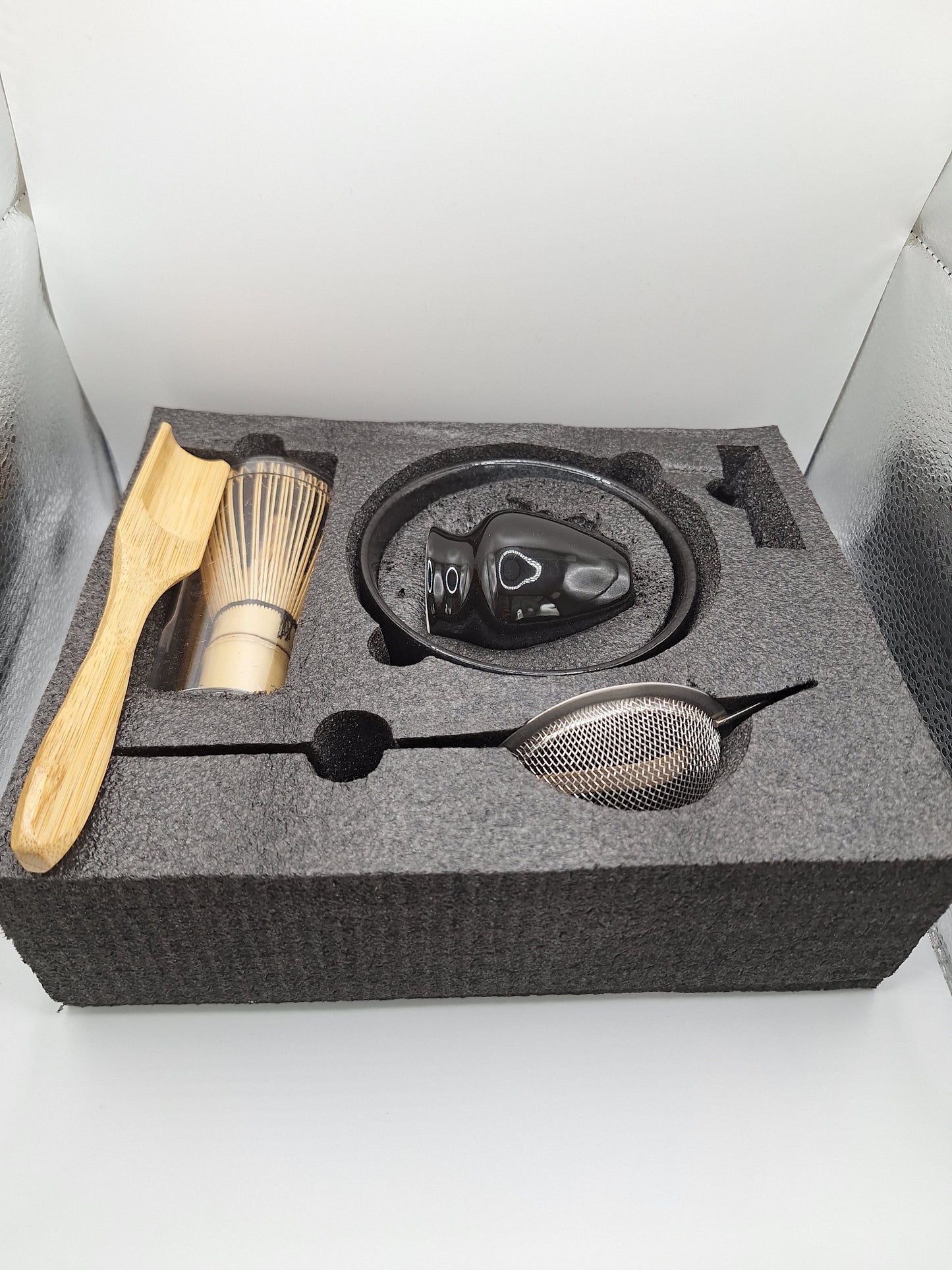 Sumi no Chakai 墨の茶会 – The Art of Deep Black Matcha
