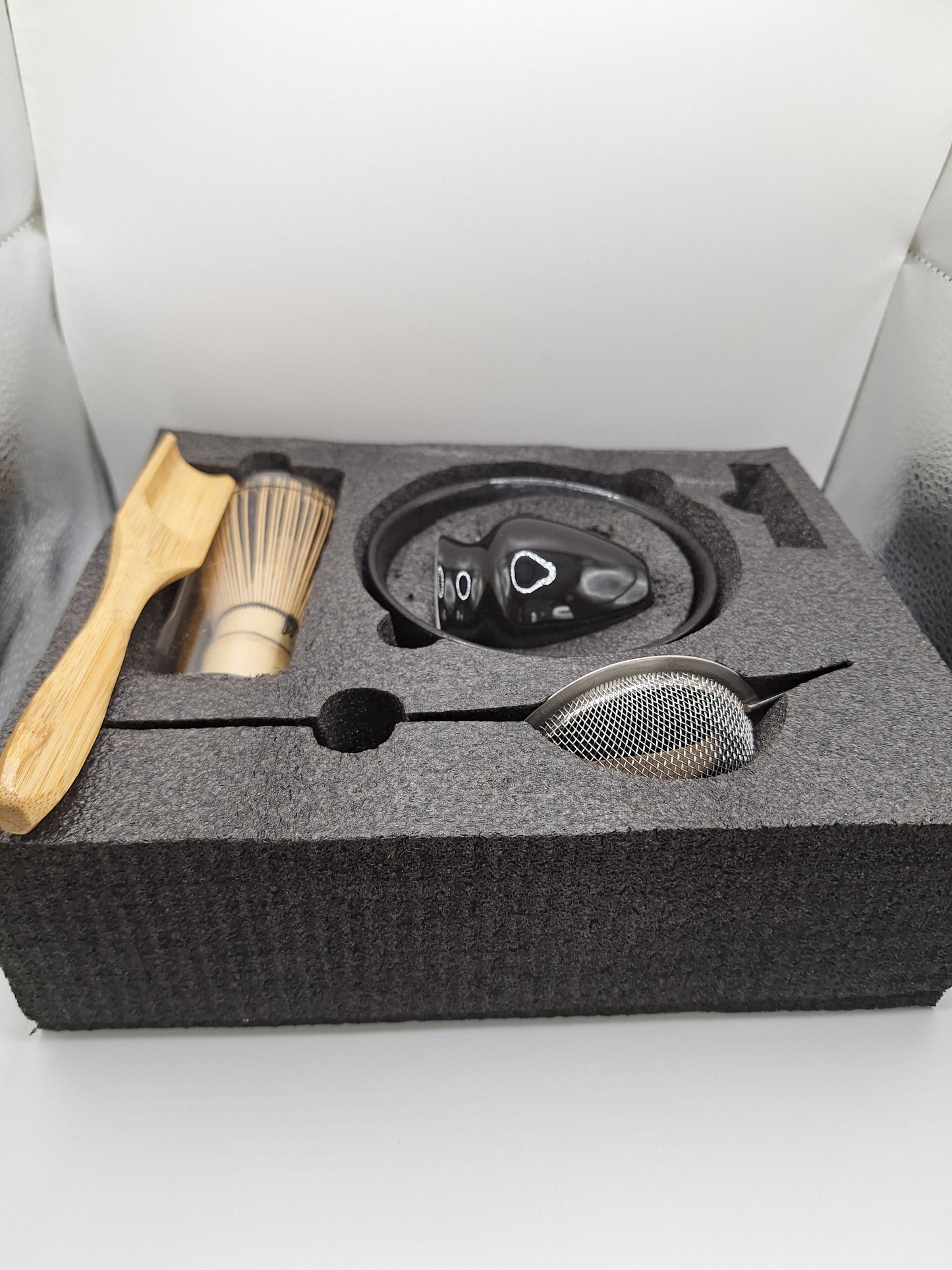 Sumi no Chakai 墨の茶会 – The Art of Deep Black Matcha