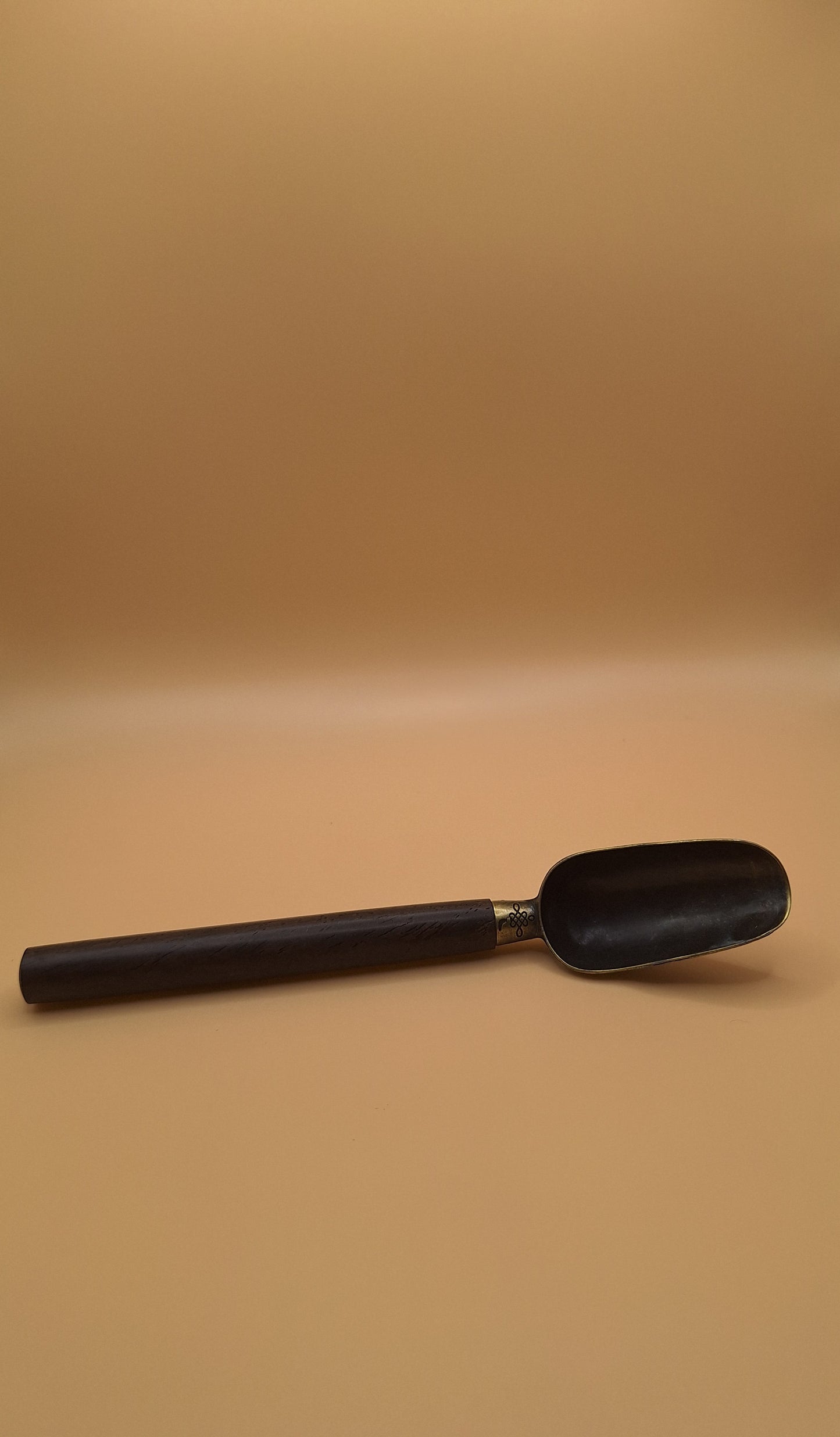 🌿 Cuillère Zen à thé - Bois de Santal Noir – Élégance pour cérémonies Kung Fu