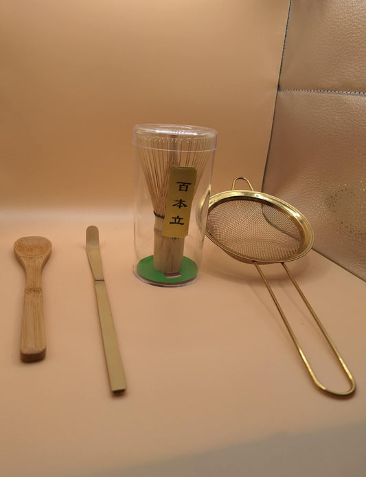Ustensiles de Matcha – Set 4 pièces avec tamis doré
