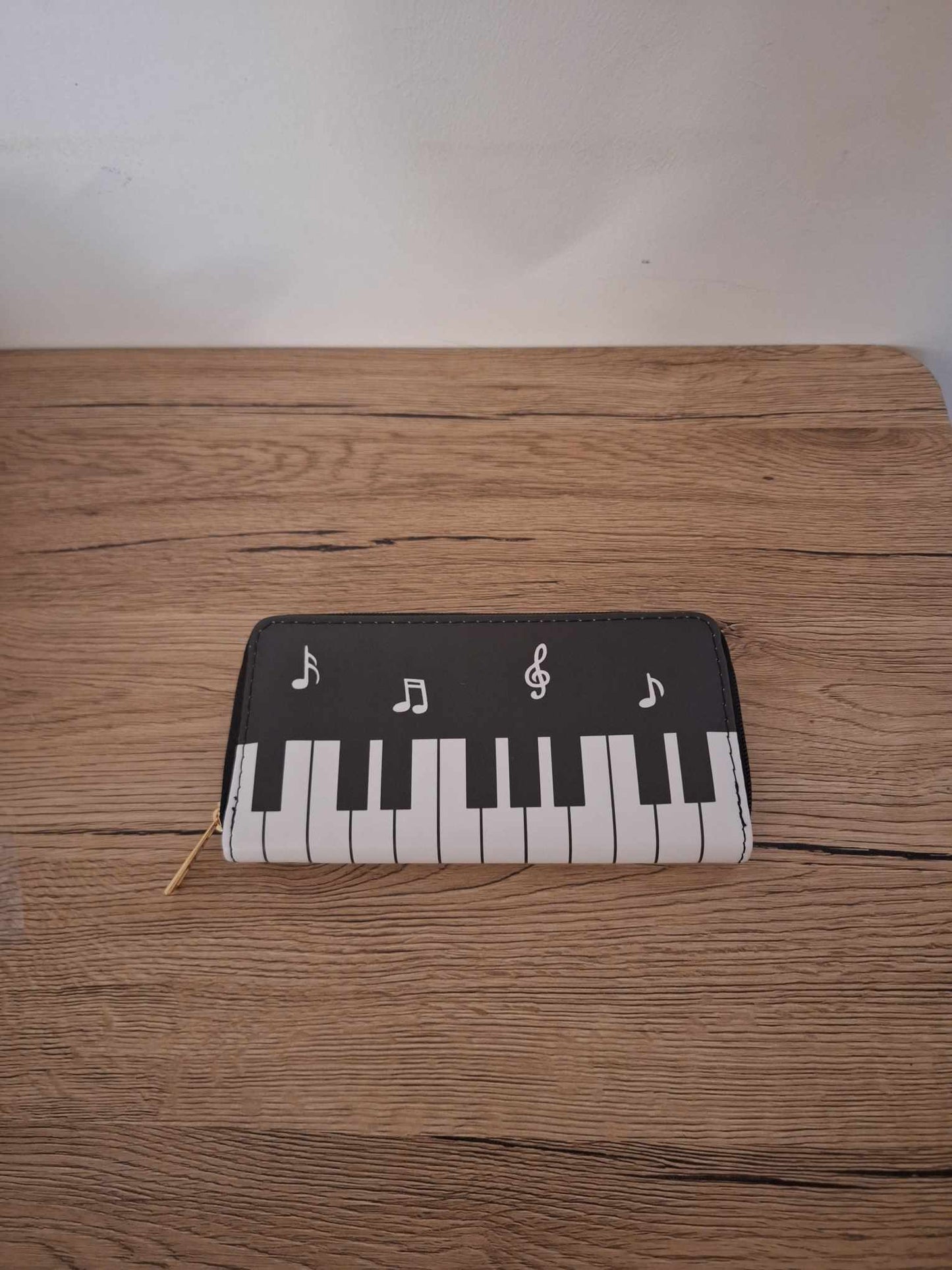 Beautiful elegant wallet with piano and musical notes pattern 🎹