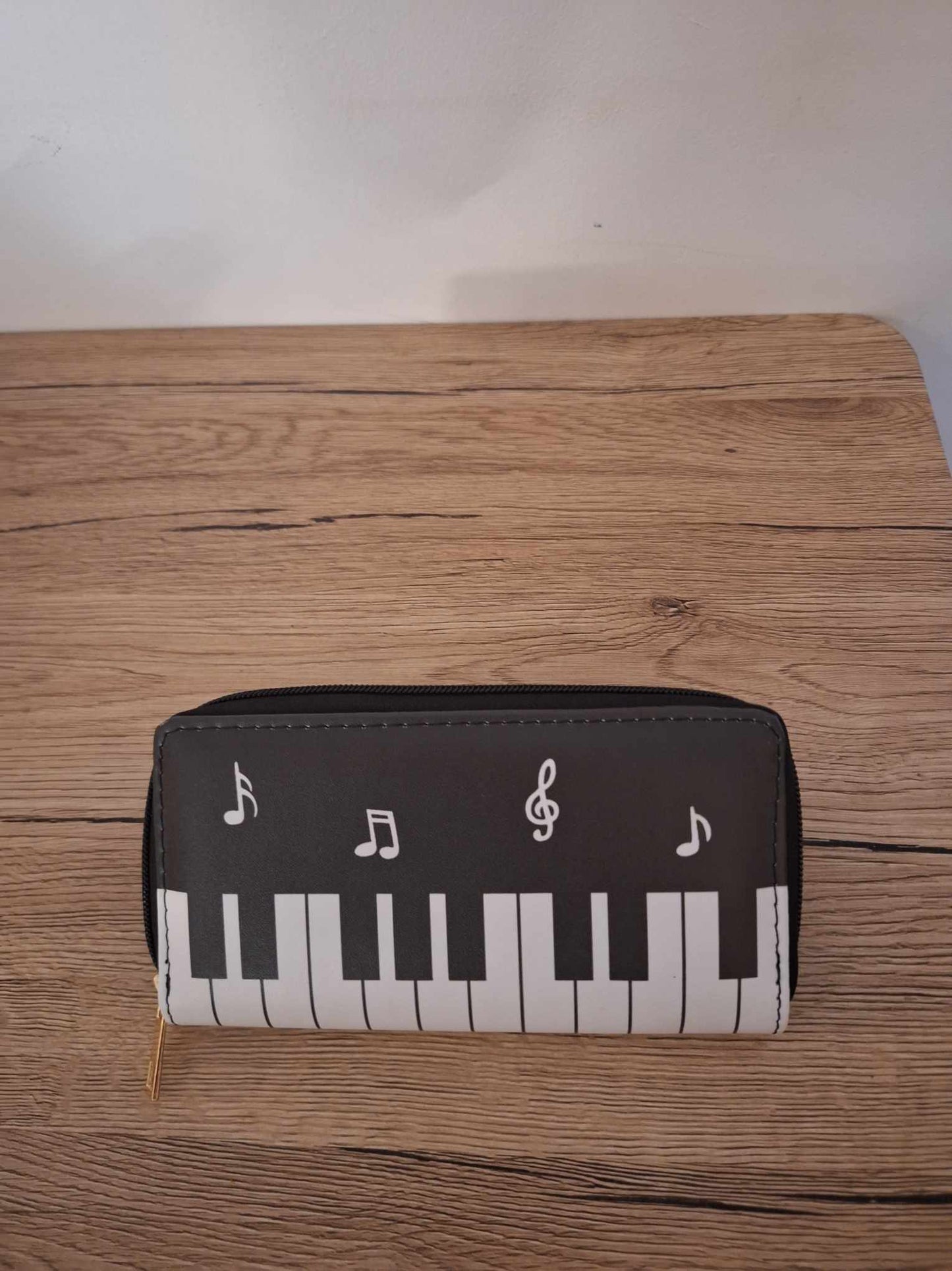 Beautiful elegant wallet with piano and musical notes pattern 🎹