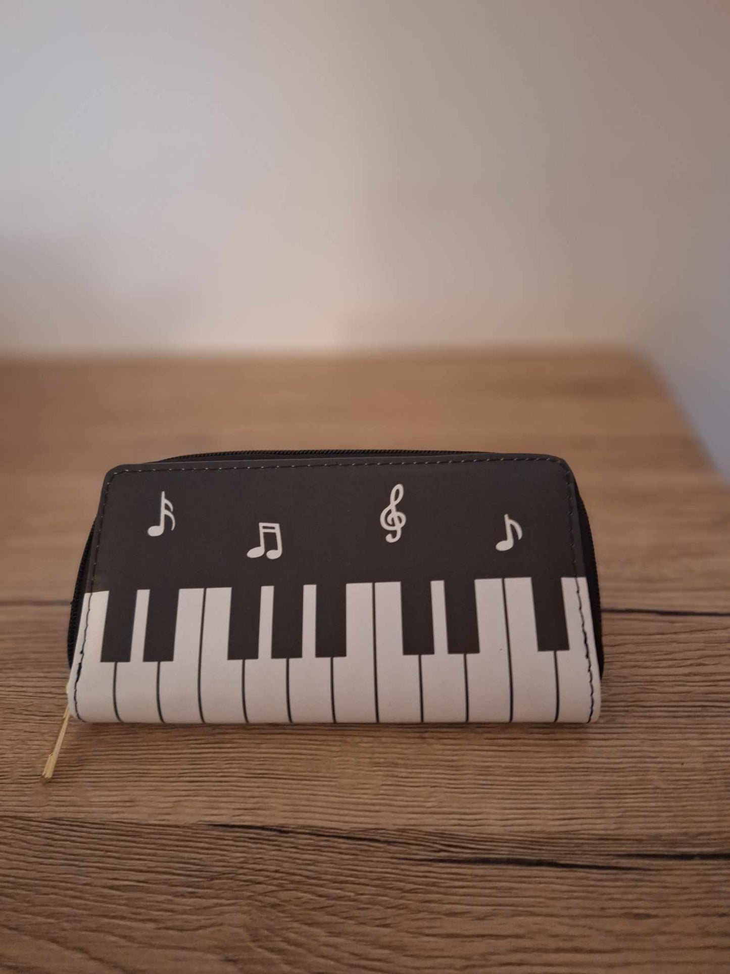 Beautiful elegant wallet with piano and musical notes pattern 🎹