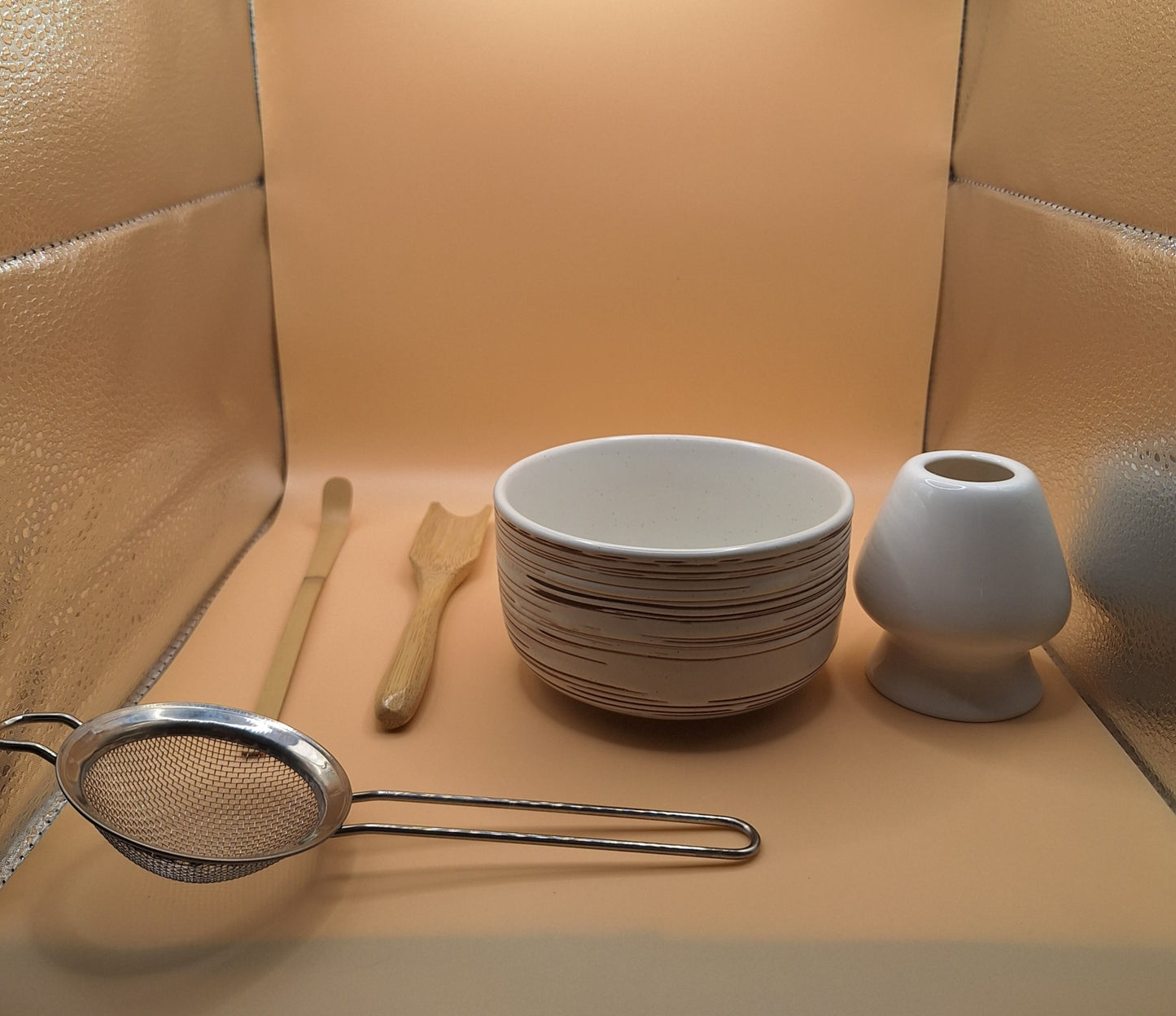 “Senmon” – 5-piece ceramic Matcha set – 線紋: Traces of tea