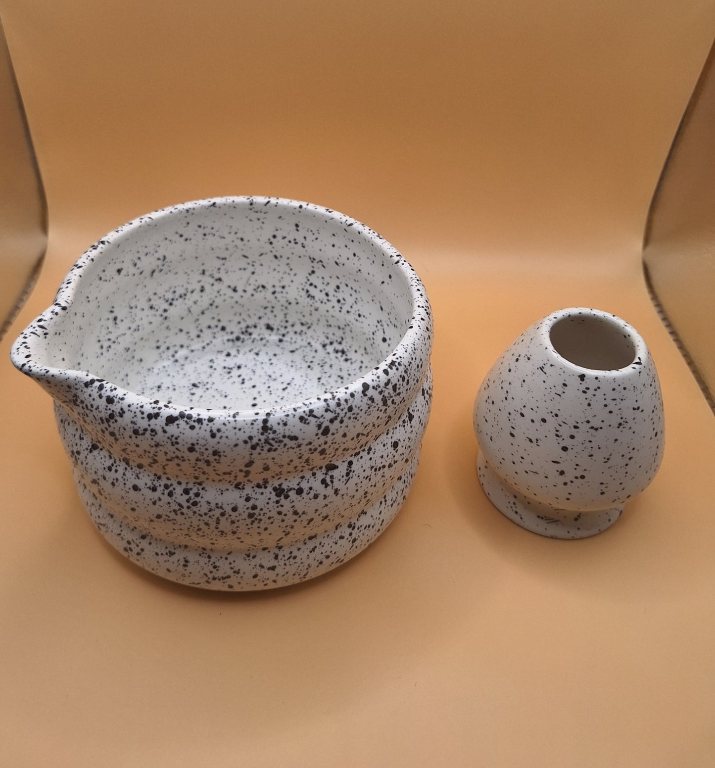 ⚪🐾 Set Matcha 2 pièces “DoruDoru” ドルドル – Cœur Dalmatien