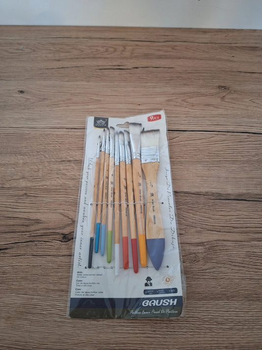 🎨 9 Stencil Brushes – Natural Wood Handle