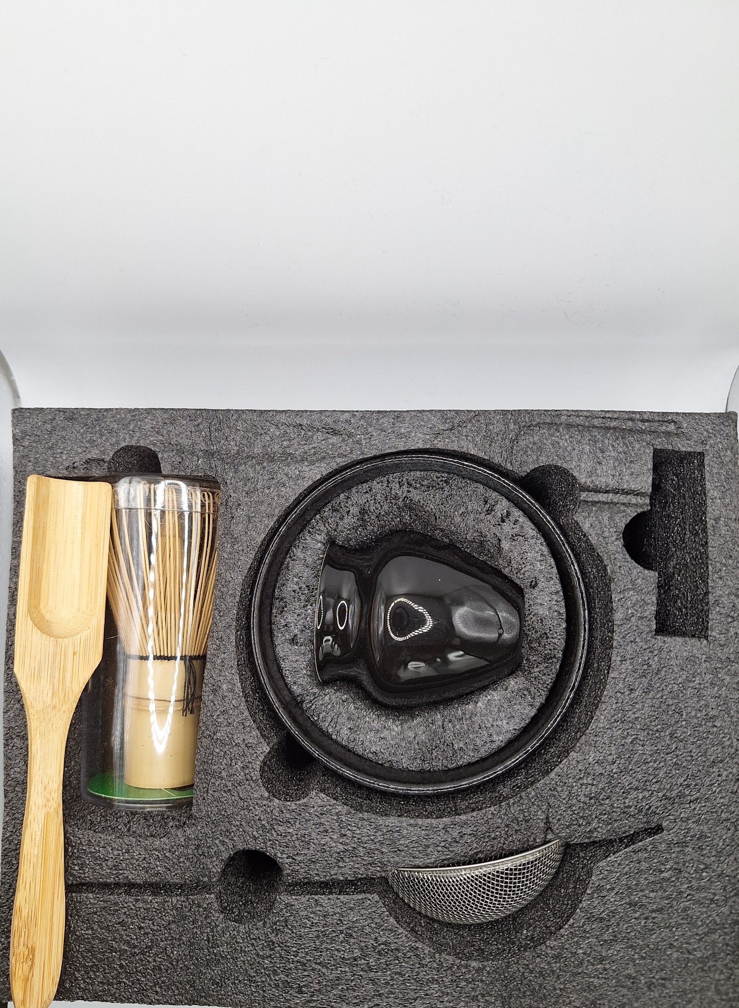 Sumi no Chakai 墨の茶会 – The Art of Deep Black Matcha