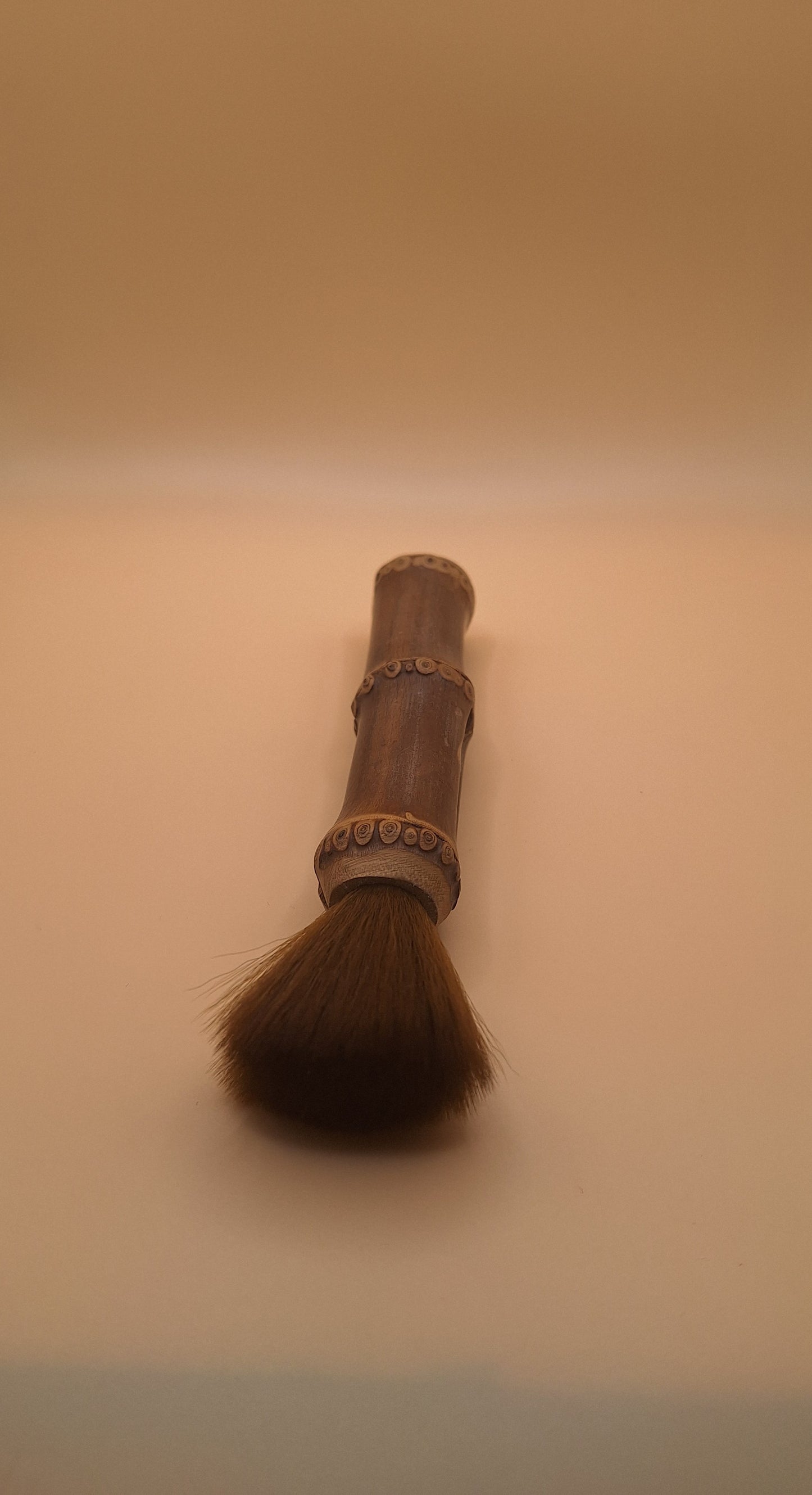 🌿 Brosse de Nettoyage en Bambou Naturel – Design Traditionnel & Poils Durables