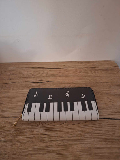 Beautiful elegant wallet with piano and musical notes pattern 🎹