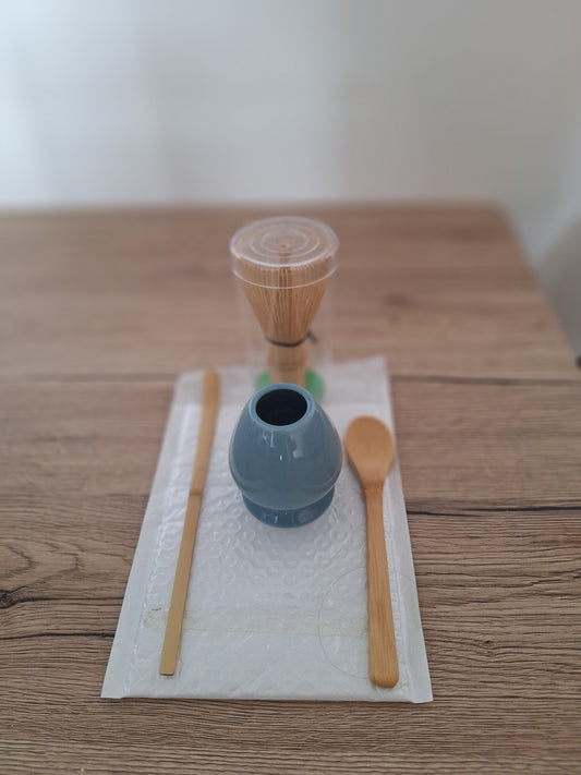 🌿 Kit Cérémonie du Thé Matcha Japonais – 4 pièces neuves  🌿Bleu intense ✨ Élégance et tradition au rendez-vous