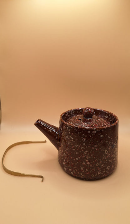 🌿 Théière en Céramique Marron & Rose Moucheté – 200 ml – Poignée Dorée & Design Anti-Brûlure -