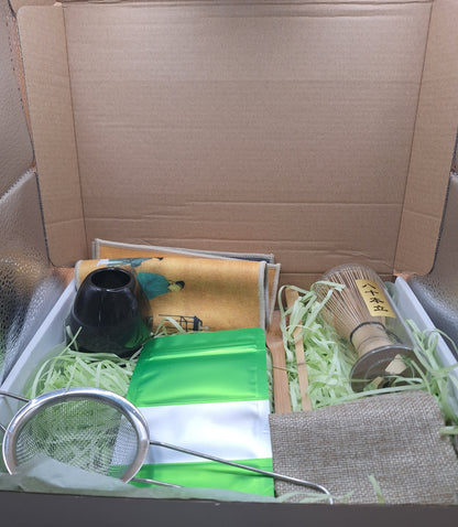 Matcha gift set with whisk, holder, bamboo spoons, pouches and matcha bag - Style of your choice