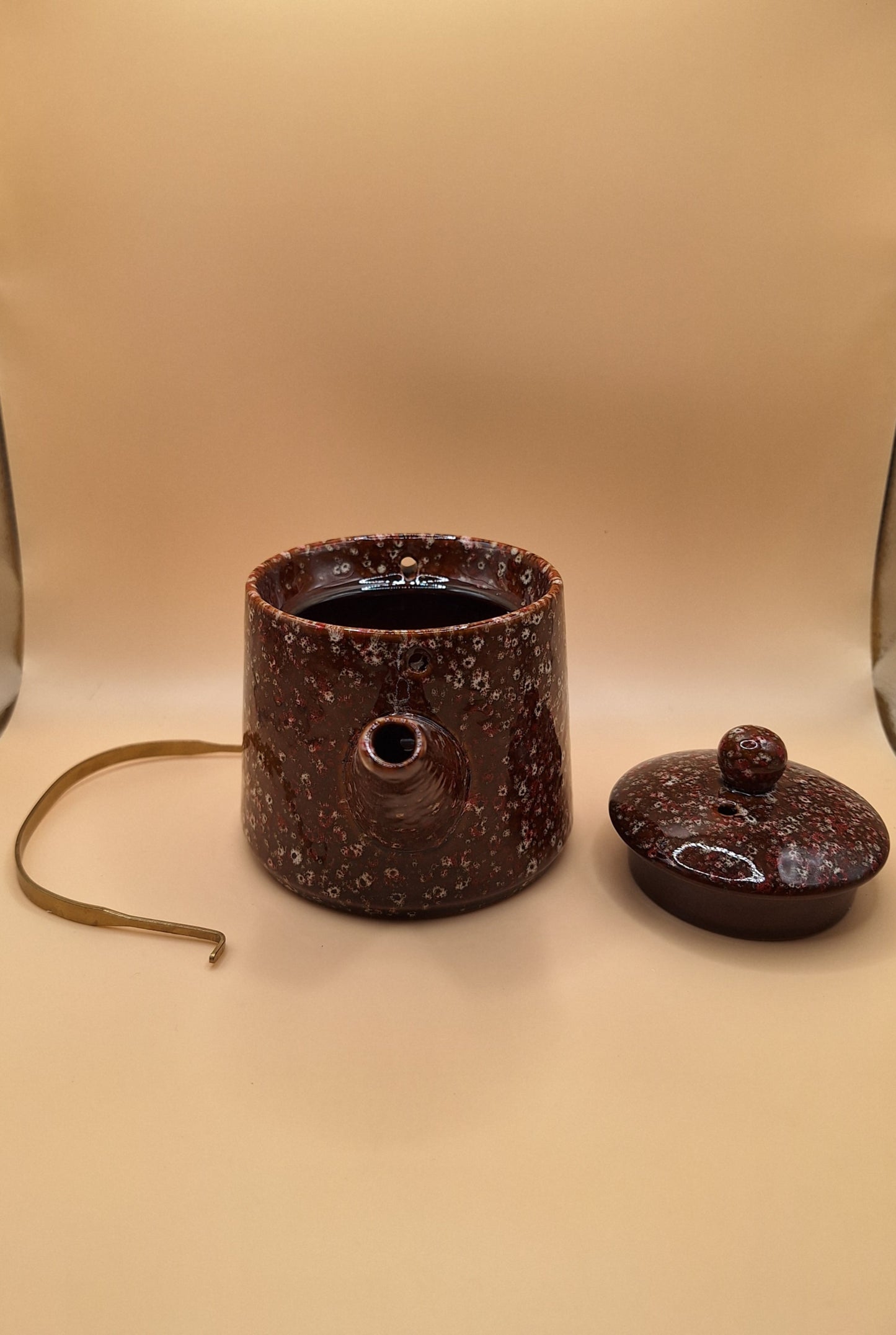 🌿 Théière en Céramique Marron & Rose Moucheté – 200 ml – Poignée Dorée & Design Anti-Brûlure -