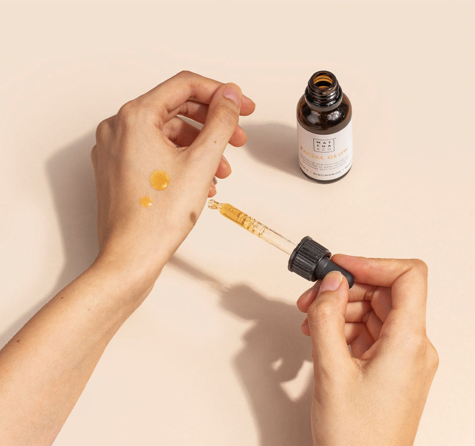 ✨ Enhanceur d’Éclat Naturel – Facial Glow Serum
Vitamine C • Niacinamide • Matcha Cérémonial - Matcha&Co