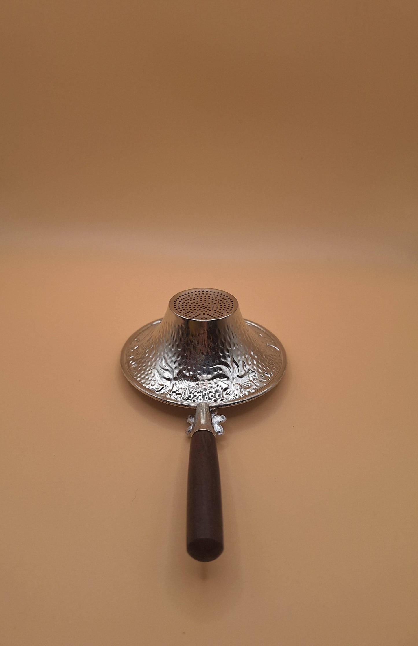 Passoire à Thé Élégante – Acier Inoxydable & Manche en Bois | Design Lotus