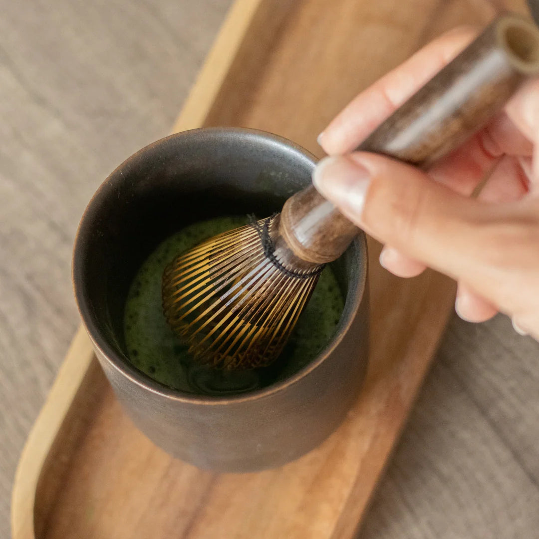 🌿✨ Fouet Chasen Long en Bambou – Manche Brun | Anataé ✨🌿